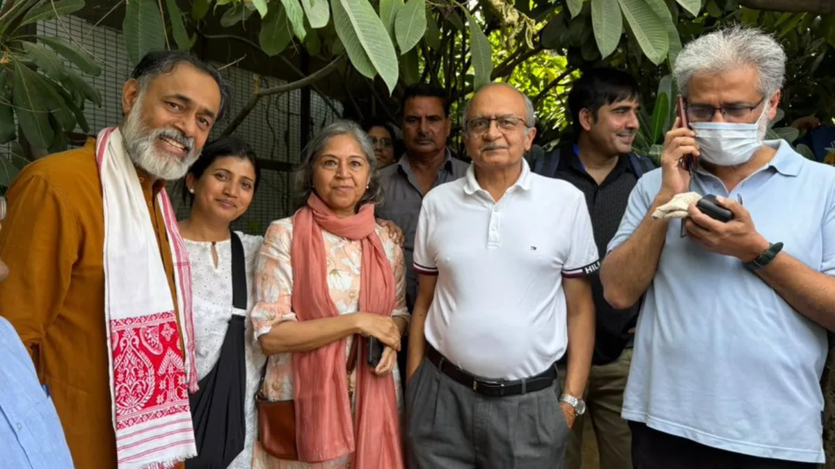 Yogendra Yadav, Prashant Bhushan, Neha Bora detained