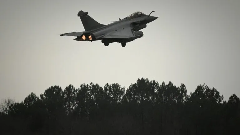 "Je surutilise les avions de chasse à plus de 15%": avec seulement 184 appareils contre 240 en Grèce et 1.200 en Russie, le chef de l'armée de l'Air tire la sonnette d'alarme
