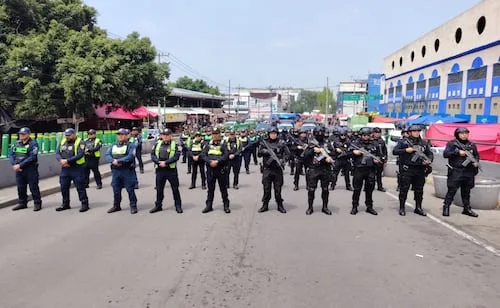 A pie, policías recorren la Merced; comerciantes piden acompañamiento a sus domicilios