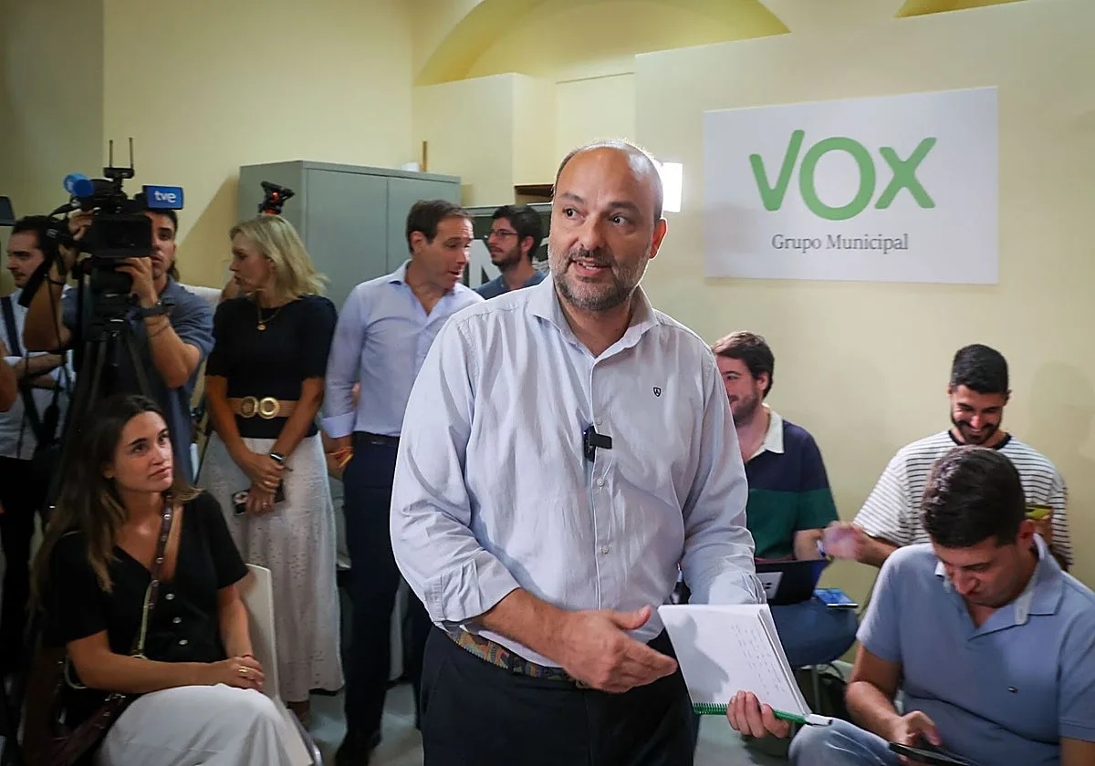 Vox regresa a la oposición y apunta al bloqueo del presupuesto de José Luis Sanz