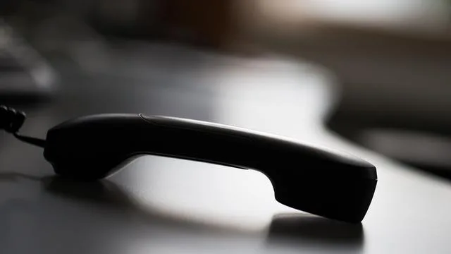 Polizei ermittelt: 84-Jähriger verliert 50.000 Euro an Telefonbetrüger