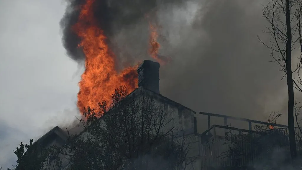 Homes burn in Southern California amid fast-moving fire, prompting evacuation orders
