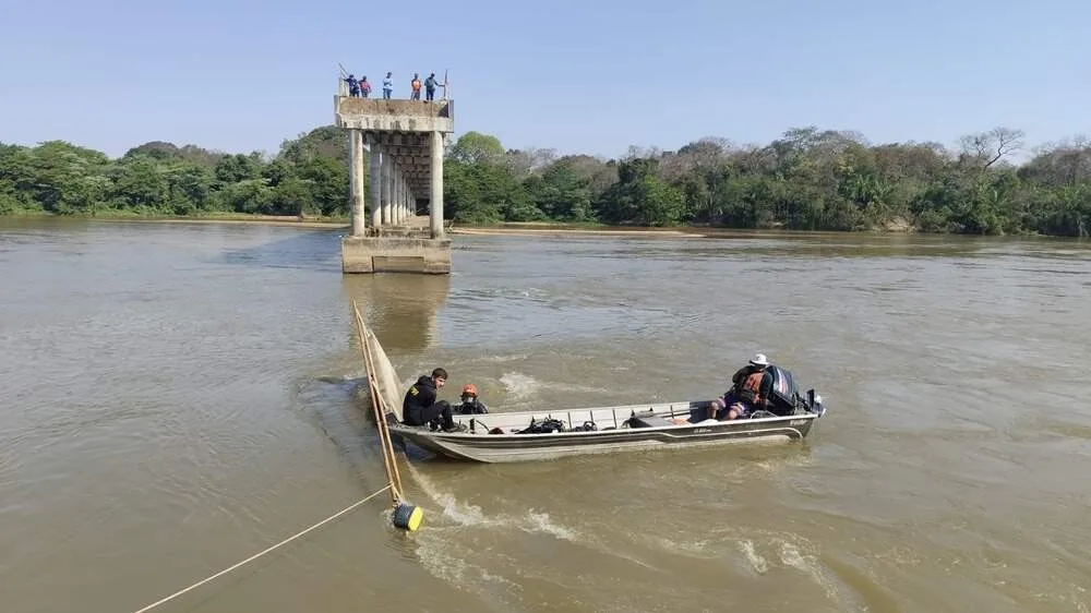 Empresa de MG fará inspeção e projeto de ponte que desabou e matou motorista