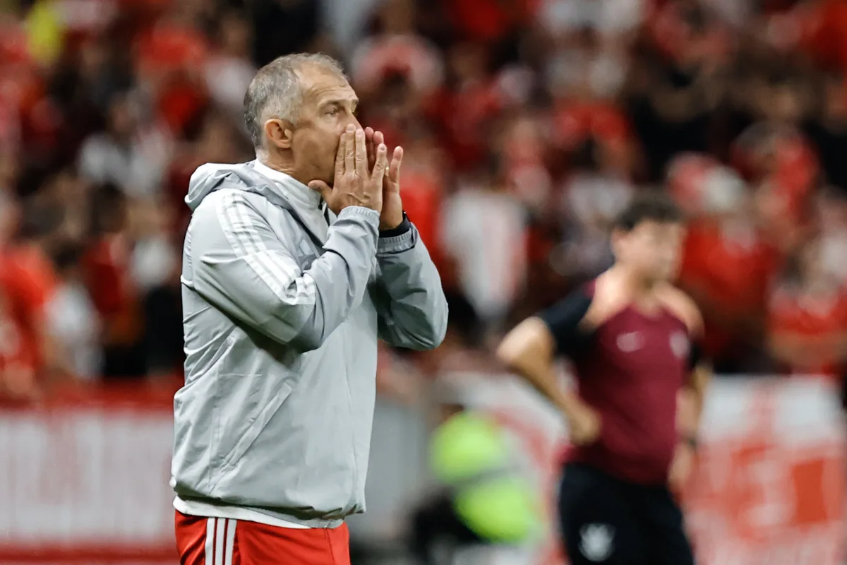 Eduardo Baptista estreia em Gre-Nal e tenta conquistar torcida do Inter na luta contra queda