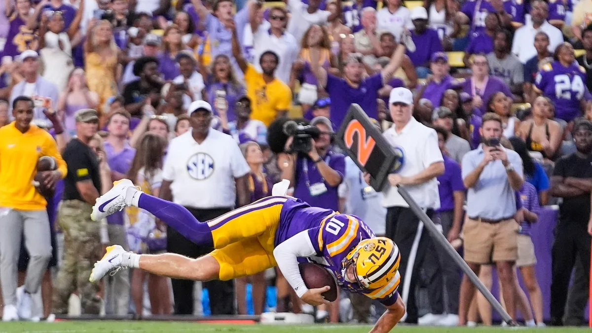 No. 8 LSU and QB Sam Leavitt overcome a rash of turnovers in a 45-14 victory over Louisiana Tech