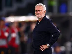 Absurde Theorie verbreitet: Wutschaubender Jose Mourinho redet sich um Kopf und Kragen