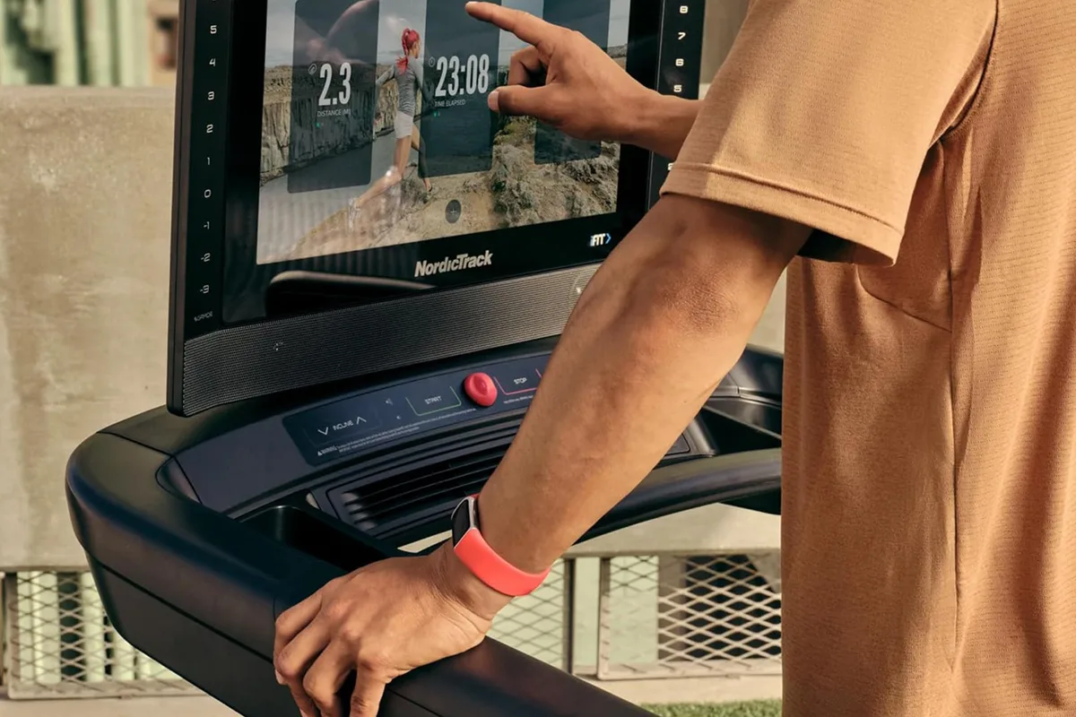 Get the Fitbit that shares heart rate info with gym equipment while it’s just $135