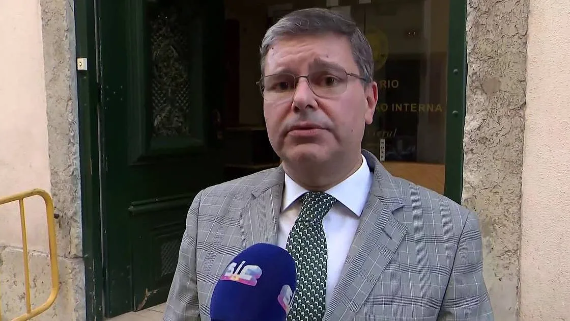 Secretário de Estado diz que exoneração foi "uma purga política" e "um ato de retaliação"