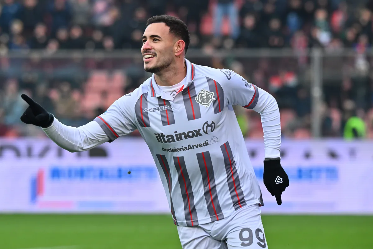 Reforço do Inter, Sanabria recebeu elogio de Totti, teve polêmica com Messi e gols de bicicleta; conheça