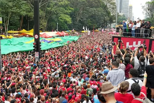 Izquierda brasileña sale a las calles para impulsar remontada de Lula; "no podemos permitir que los ladrones vuelvan a gobernar"