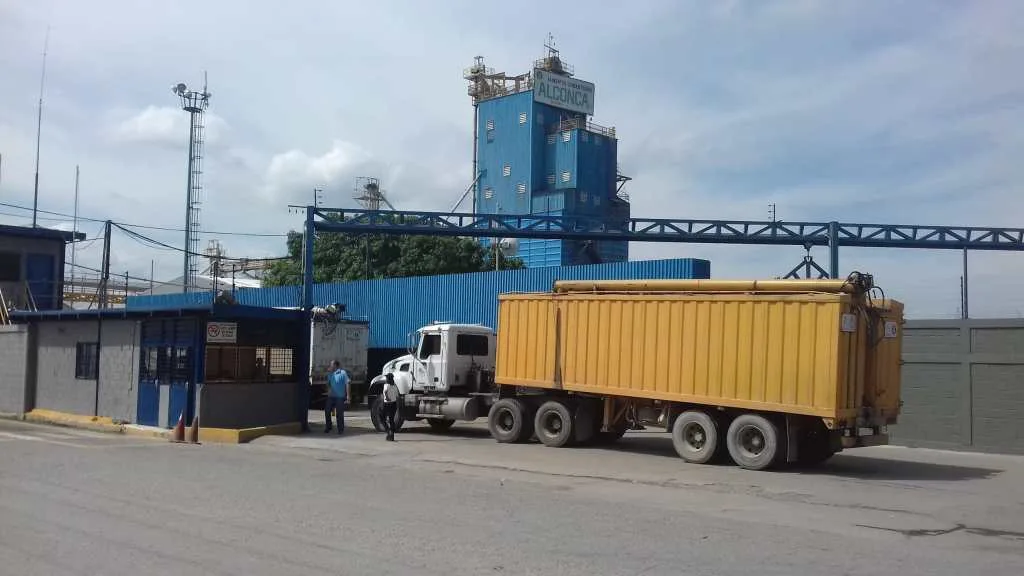 Industria venezolana pierde casi la mitad de sus horas productivas por los cortes eléctricos