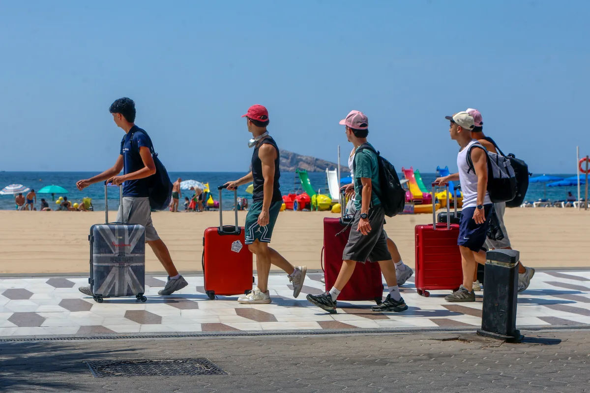 Los españoles eligen el turismo doméstico en septiembre: diez de los quince destinos más populares son nacionales