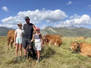 REPORTAGE. « C’est notre moment à nous » : en Savoie, l’été rêvé d’une famille dans les alpages