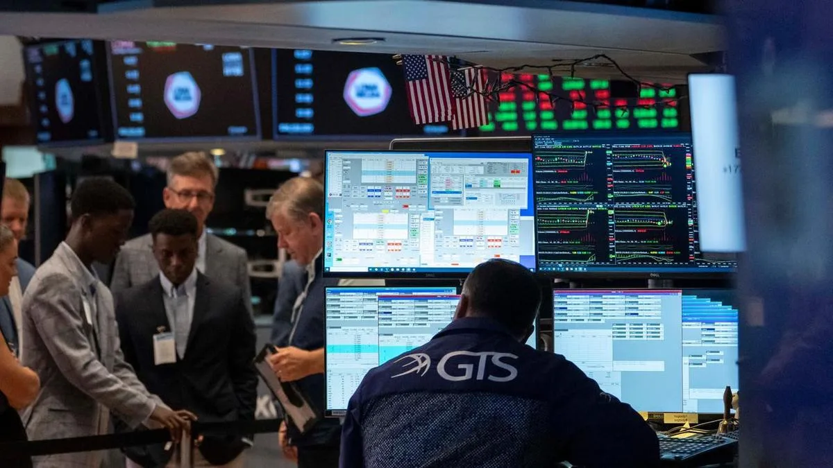 Wall St slips as Iran tensions outweigh tech gains