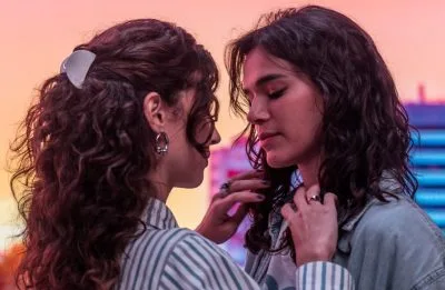 “Amor da Minha Vida”: Alanis Guillen e Bruna Marquezine surgem em clima de “lovezinho” em foto