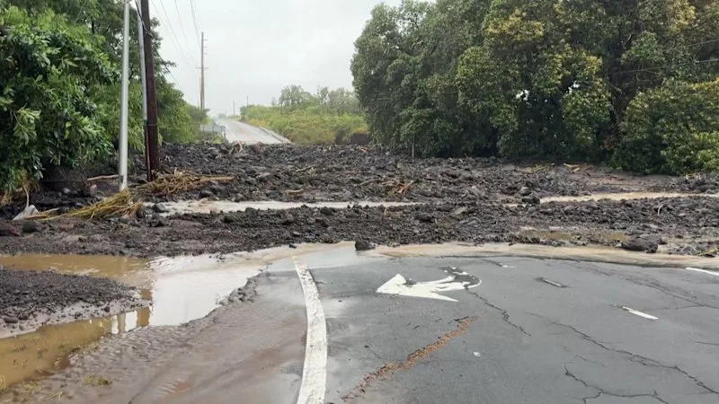 Hawaii hit by tropical storm