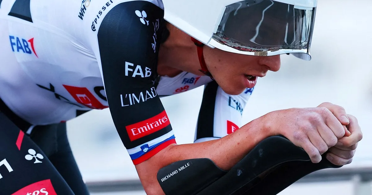 Tadej Pogacar, ciclista en La Vuelta a España, 27 años: “Viajo tanto que lo que más valoro es poder pasar la mañana barriendo mi casa, limpiar el coche e ir al supermercado con mi pareja”