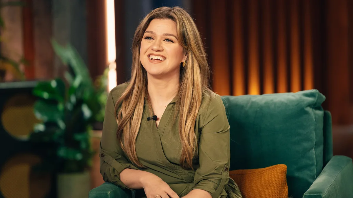 Why Kelly Clarkson and a $15,000 Bird Broke The Internet