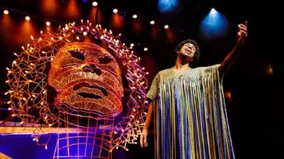 ‘Gil – Andar com Fé’ faz da vida de Gilberto Gil um espetáculo de cores, música e memória