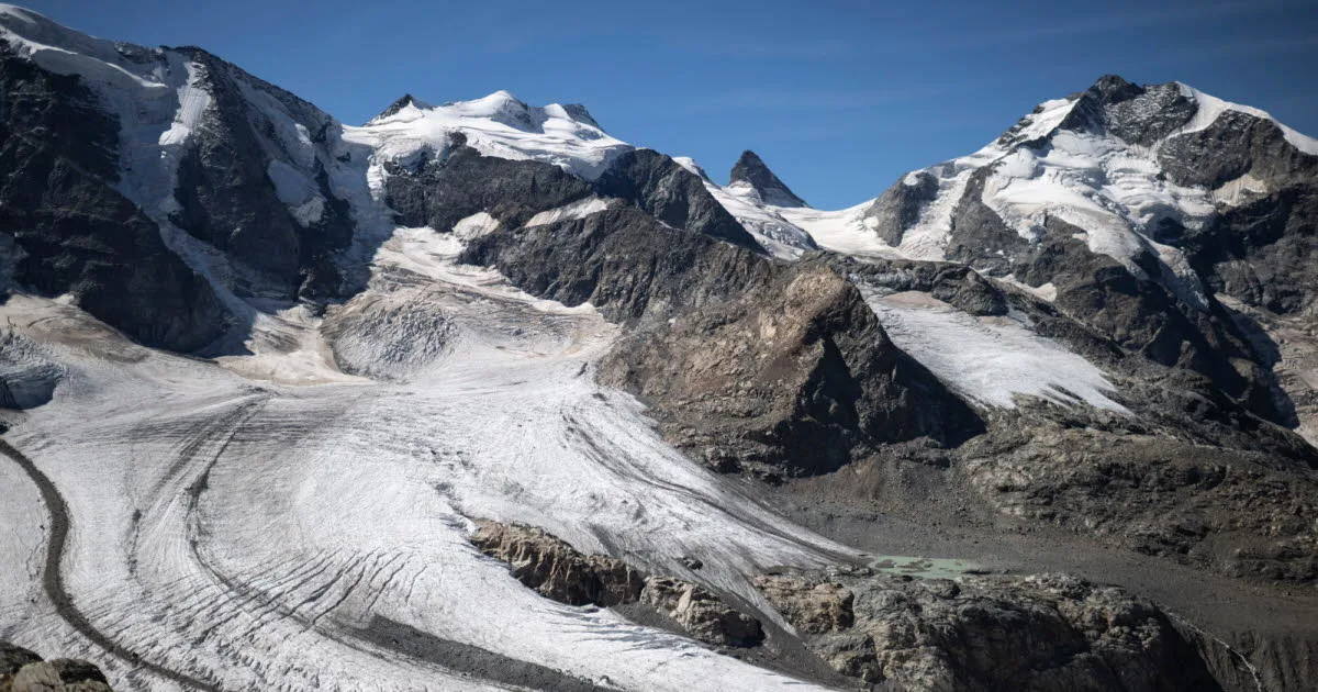 Suisse. Il tombe sur l'épave d'un avion qui s'était écrasé sur un glacier...en 1963
