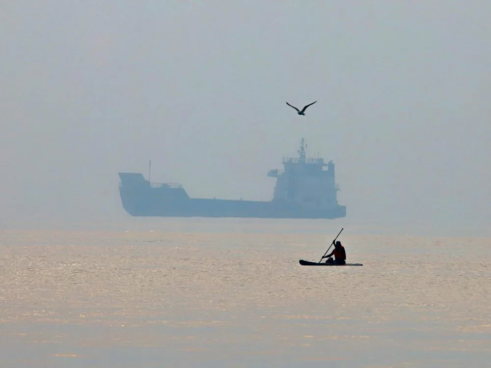 Krieg in Nahost: Containerschiff sinkt nach Angriff nahe der Straße von Hormus