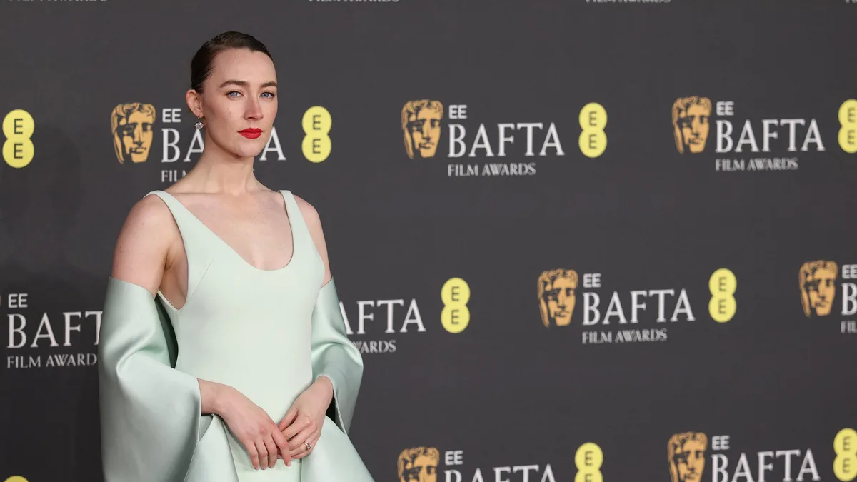 Saoirse Ronan se postula como villana en James Bond: “Me encantaría”