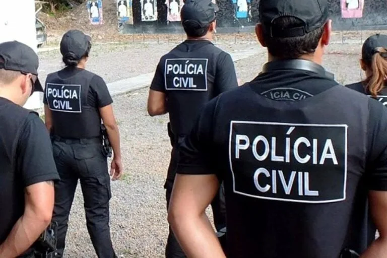 Ciclista morre após ser espancado por 9 minutos em via pública