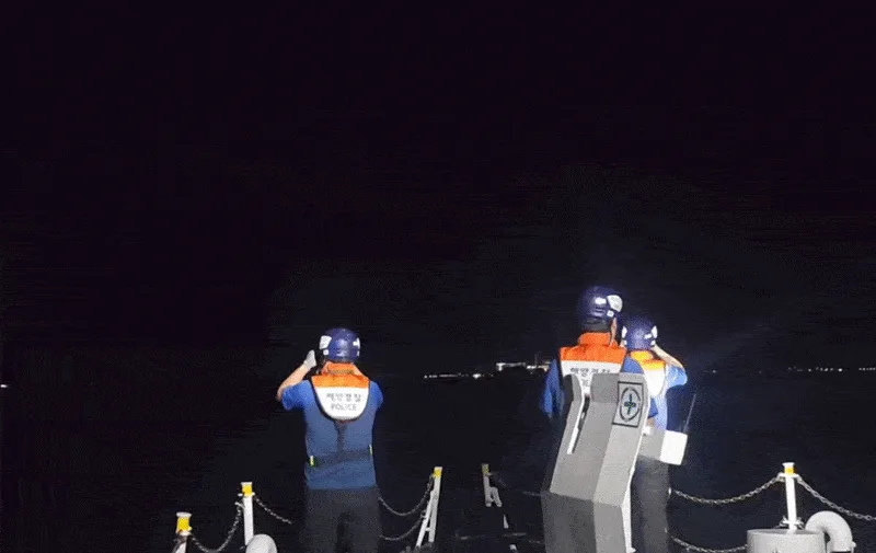 [영상]서천 갯벌서 야간 해루질하던 70대 실종···해경·소방 수색 재개