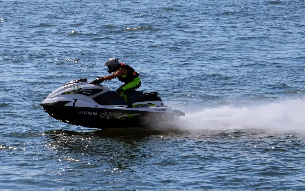 Adrenalina no rio: Praia de Pindobal recebe corrida de moto aquática e flyboard no 1º Tapajós Fest 2026