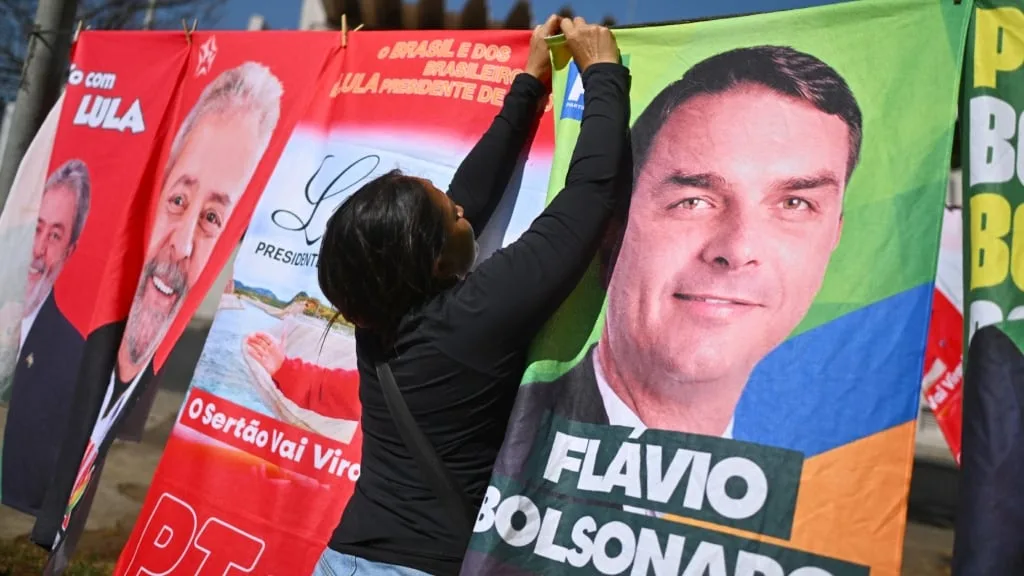 Balotaje en Brasil: una nueva encuesta señaló que Lula da Silva acortó la distancia con Flávio Bolsonaro a dos puntos