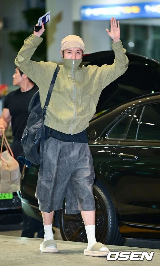 [사진]BTS 제이홉 출국, '잘 다녀오겠습니다'