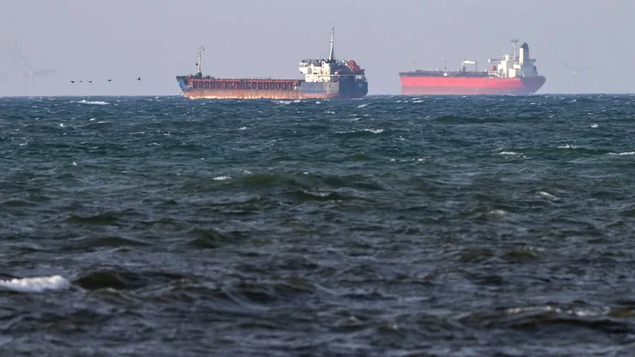 +++ USA +++: USA erwägen Lockerung von Sanktionen gegen Schattenflotten-Tanker