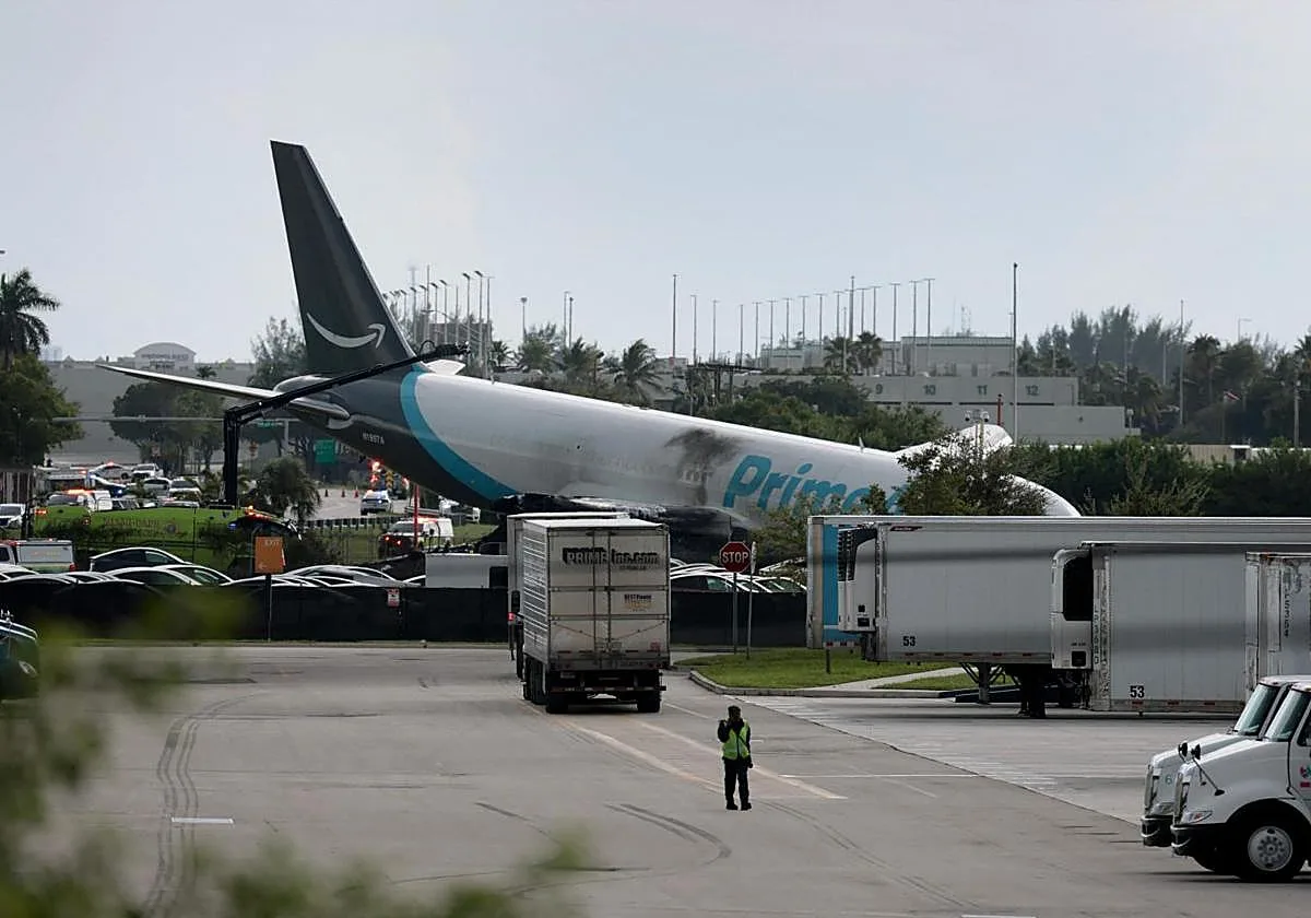 Al menos cinco muertos tras salirse de pista un avión de carga en el aeropuerto de Miami