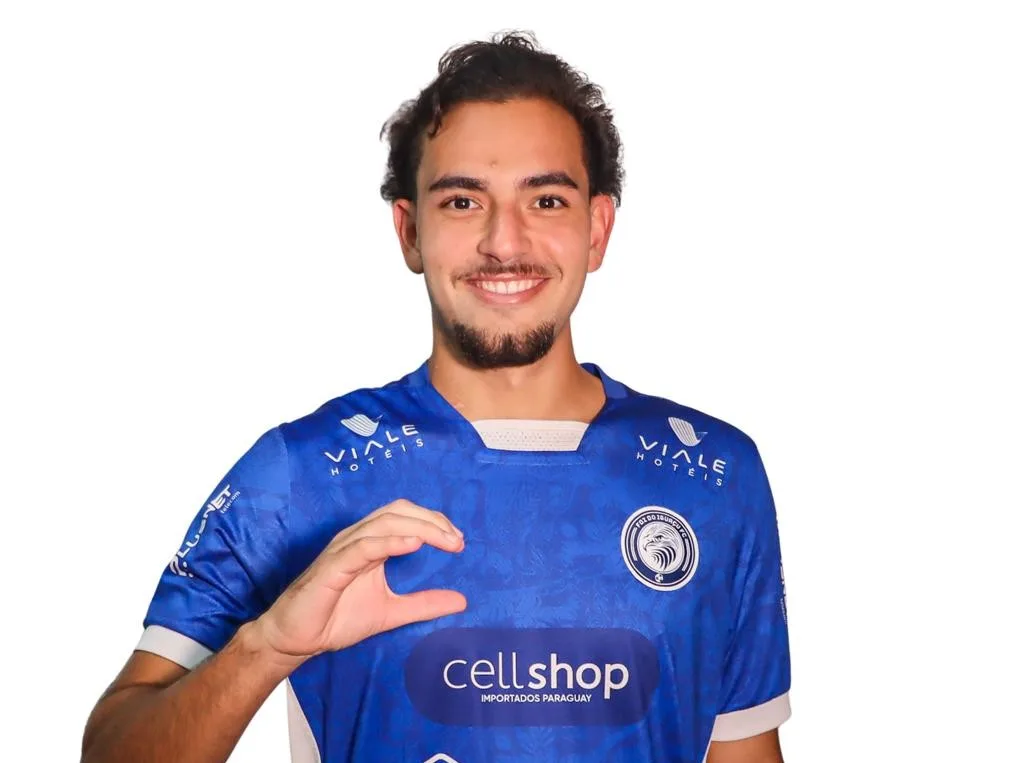 Ex-Flamengo e Vasco, Guga Maia é anunciado pelo Foz do Iguaçu e estreia no profissional