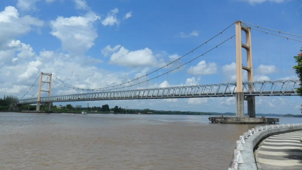 Cómo el colapso de un puente en Indonesia cambió las normas de seguridad vial en el país