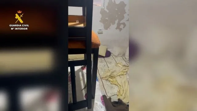 Amenazas de muerte, 25 personas en un piso, 20 en un garaje y 6.000 euros por traslados a la Península: dos operaciones en Ceuta contra el abuso a migrantes