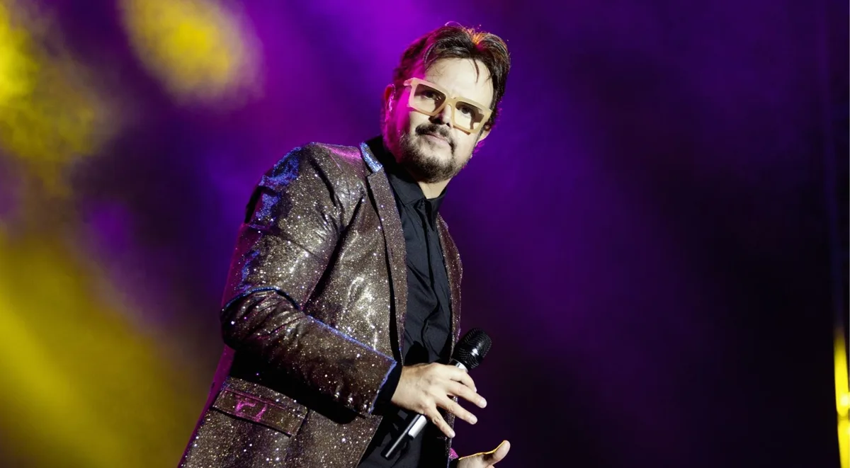 Aleks Syntek explota tras acusaciones de “brote psicótico” en su show del Grito de Independencia: “La luz ya viene”