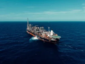 PRIO (PRIO3) opera em queda após produção recuar 5% em agosto