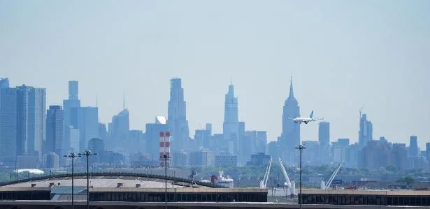 Pane deixa Newark quase 8 horas sem pousos de aviões nos EUA