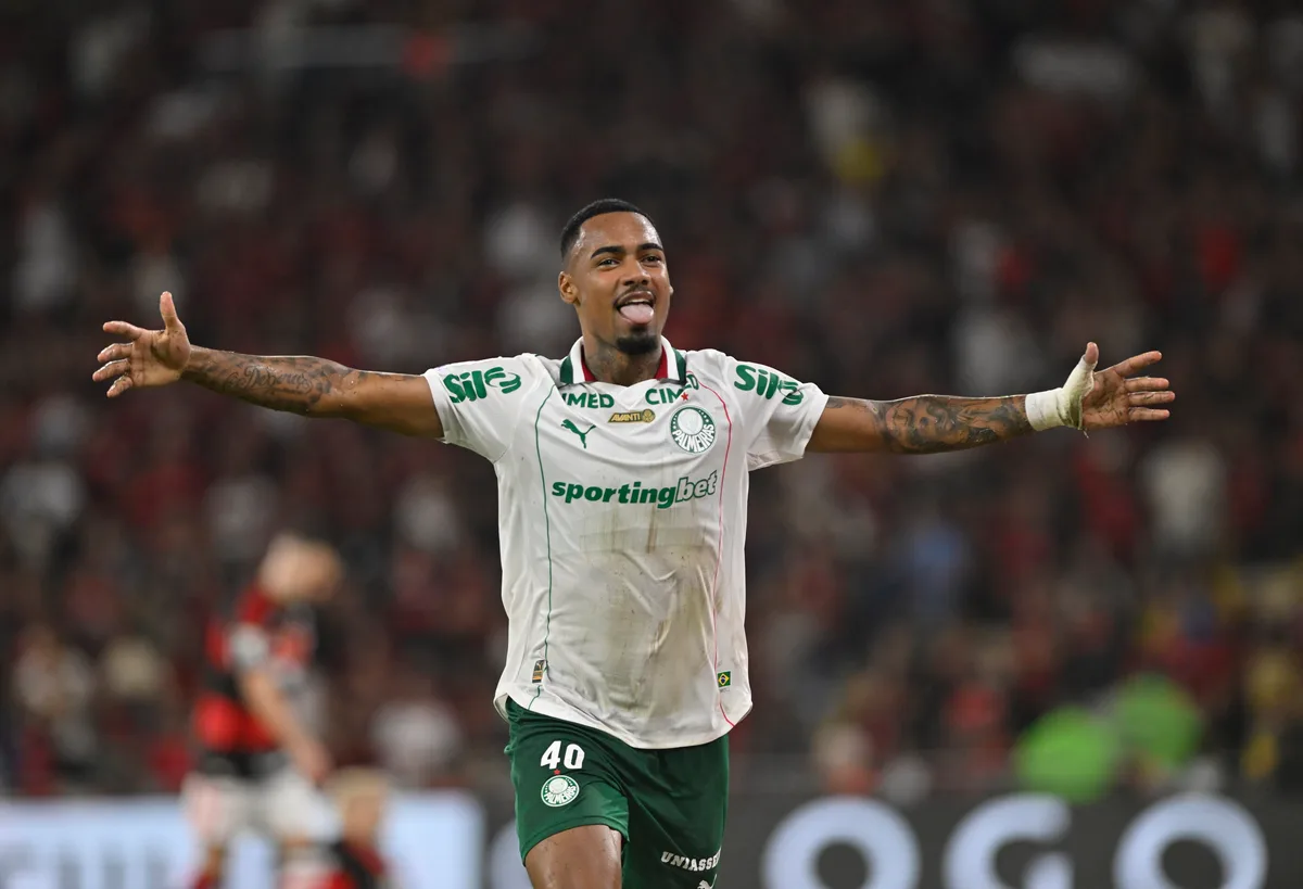 Na mira do City, atacante do Palmeiras figura em lista de destaques sub-23 do continente