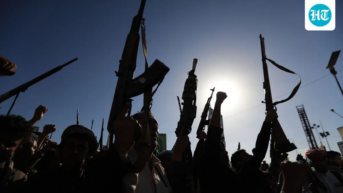20 killed in Southern Yemen as Houthi rebels strike government military camp