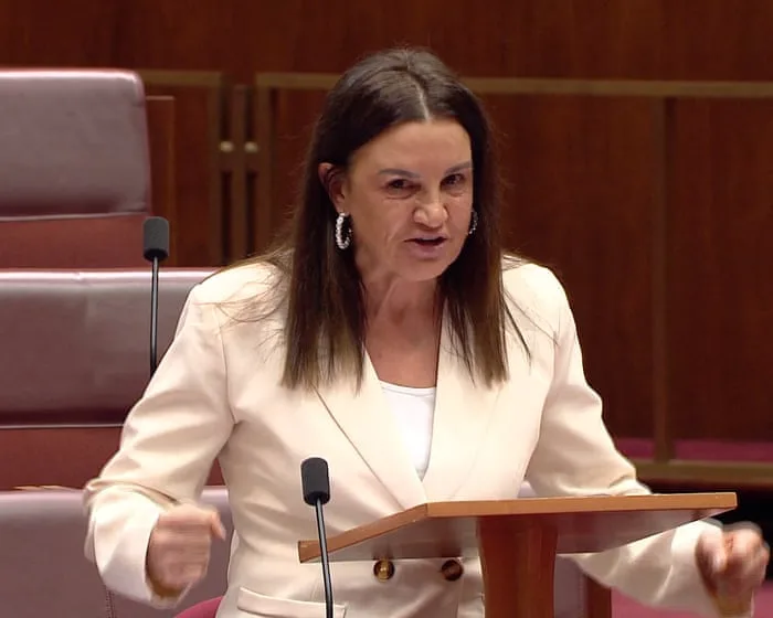 Jacqui Lambie shares prolapse story and slams veterans' affairs women's health services – video