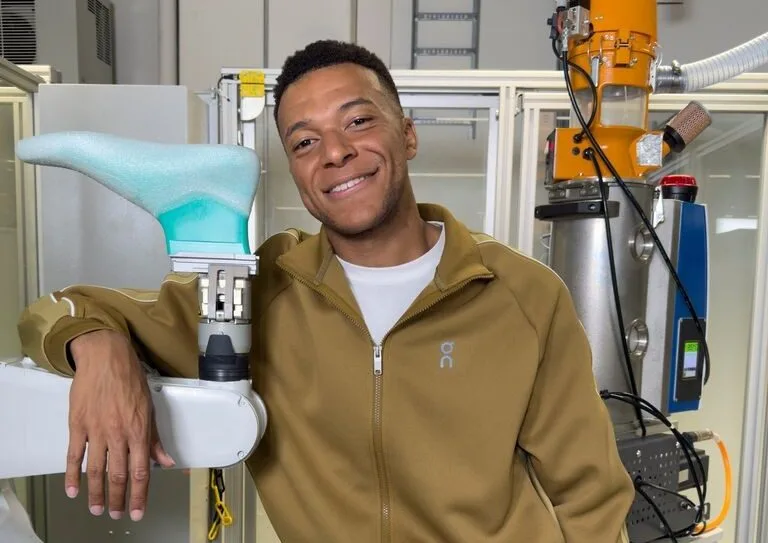 Mbappé troca patrocínio da Nike por marca de Roger Federer