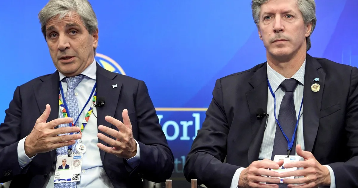 Pulseada por el dólar: el Gobierno y el mercado tironean por el tipo de cambio antes de un vencimiento de deuda clave