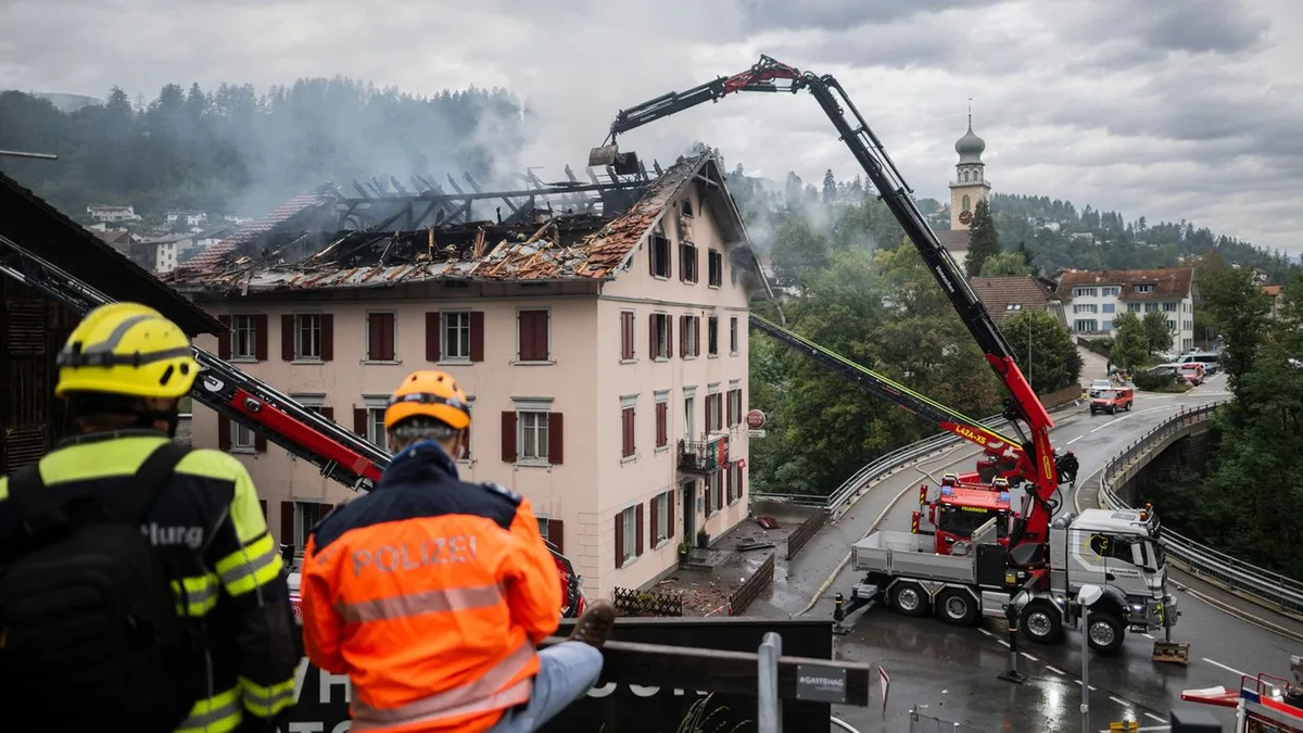 Brände: Fünf Vermisste nach Gebäudebrand in Graubünden