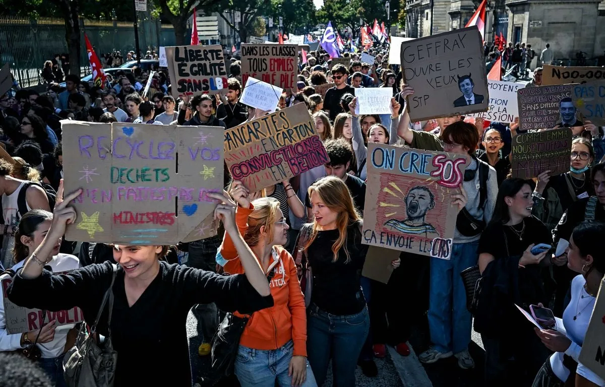 EN DIRECT Blocus des lycées : Les lycéens dans la rue pour l'« acte V », un test pour le mouvement…
