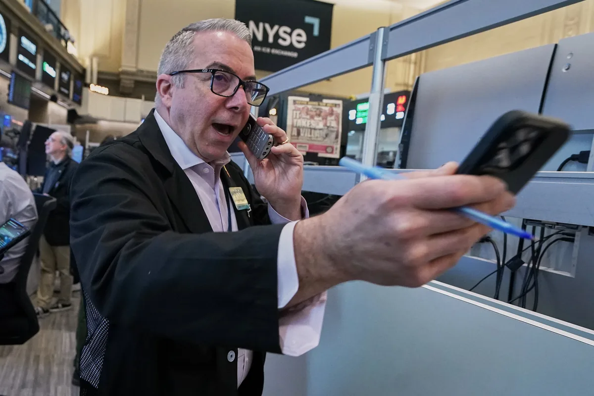 Wall Street cotiza en baja mientras el petróleo sube por el estancamiento en las negociaciones de Estados Unidos con Irán