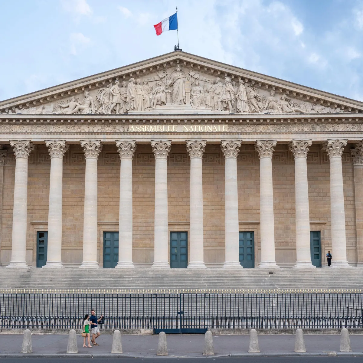 Frankreich - Haushaltsdebatte beginnt im französischen Parlament - Milliarden-Einsparungen geplant