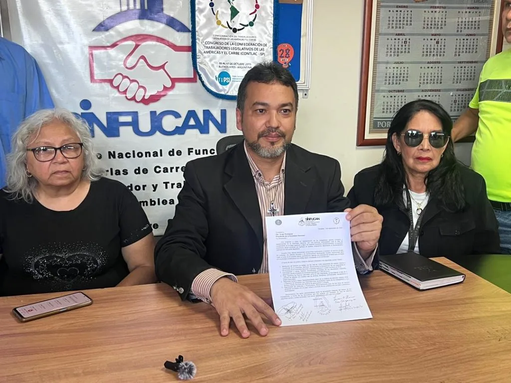 Trabajadores de la AN exigen reenganche laboral de más de 1.400 funcionarios despedidos y ajuste salarial a 200 euros