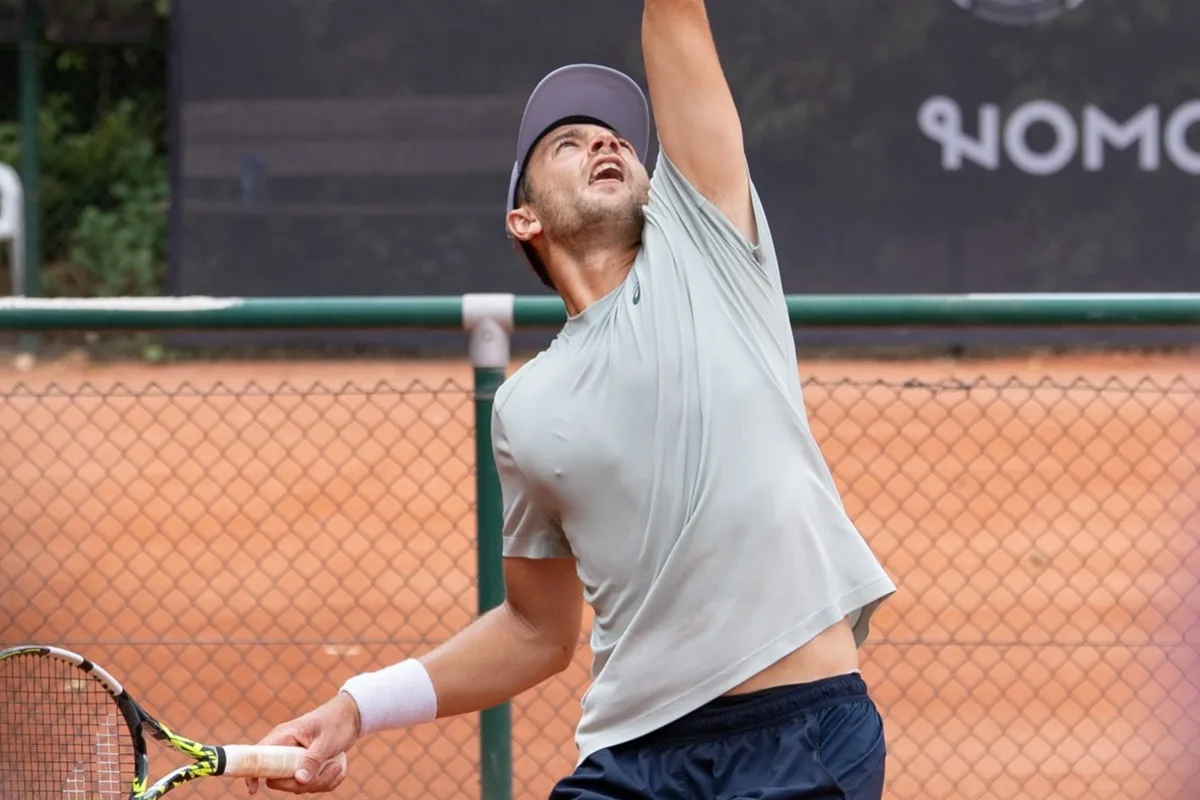 Pucinelli vence outra no saibro alemão e via às quartas de final